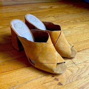 NWOT Vince Camuto Suede Mules